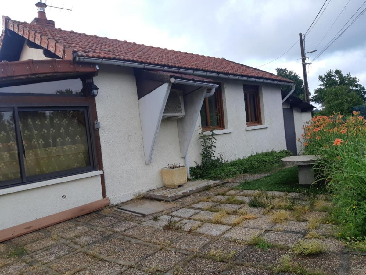 Maison A La Campagne Avec Piscine Flayat 外观 照片