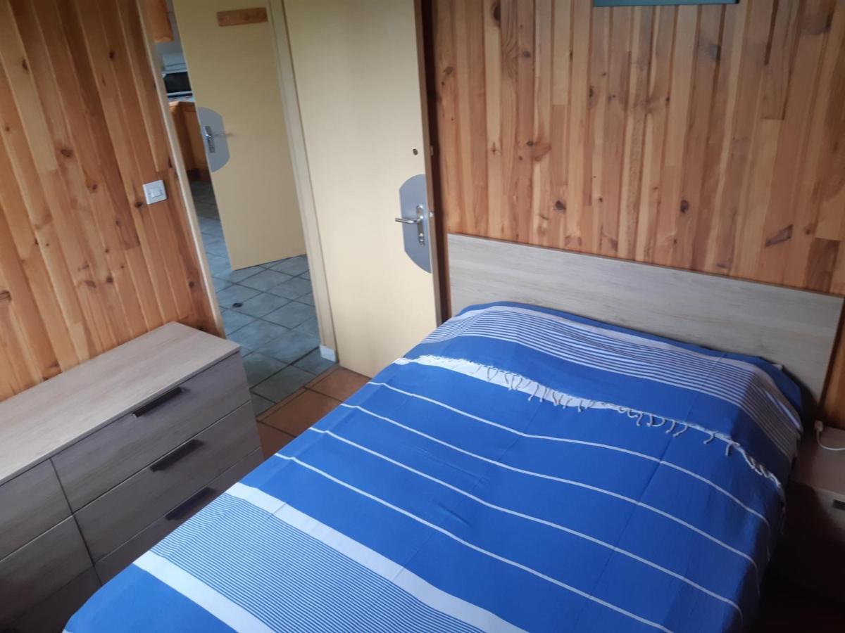 Maison A La Campagne Avec Piscine Flayat 外观 照片