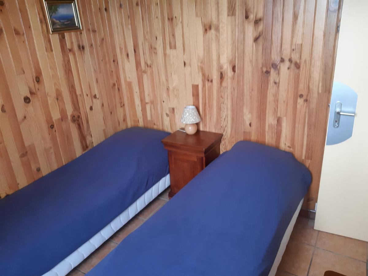 Maison A La Campagne Avec Piscine Flayat 外观 照片
